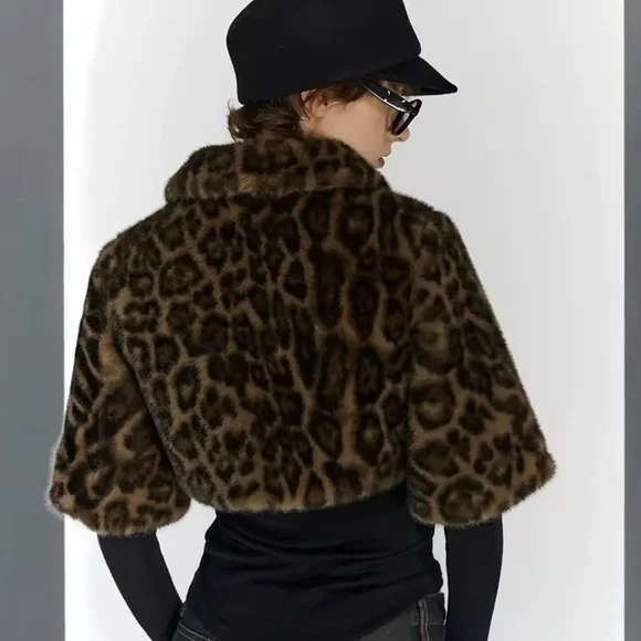 Leopard Faux Fur Cropped Capelet - Picture 4 of 9